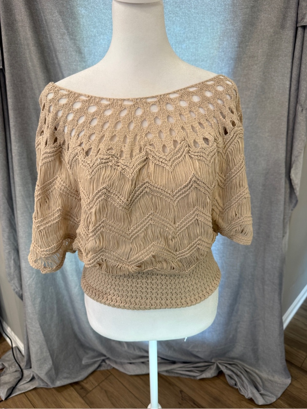 NWOT Small Hollow Out Knit Top Short Sleeve Scoop Neck Beige Crochet Boho